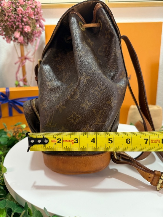EPIC LOUS VUITTON MONOGRAM MM BACKPACK! main image 8
